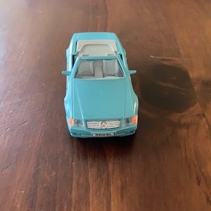 👙 Maisto Mercedes Benz 500SL 1:40 Light Blue Model